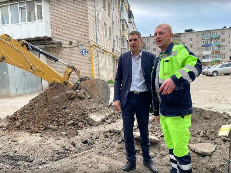 Что происходит во дворах многоквартирных домов 7 и 7а на улице Труда в Шексне северной?. Что происходит во дворах многоквартирных домов 7 и 7а на улице Труда в Шексне северной?.
