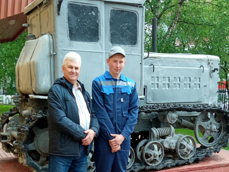 МОЛОДЫЕ РУЛЯТ. МОЛОДЫЕ РУЛЯТ.